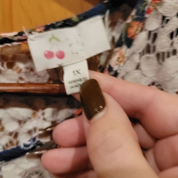 Cherry LA Top  - Picture 2 of 2